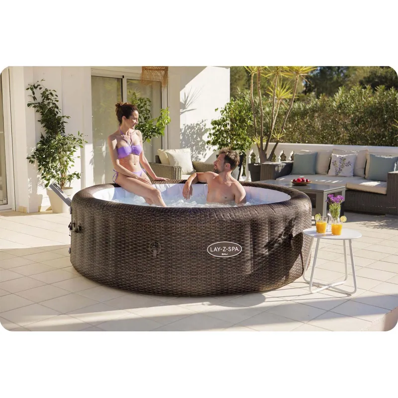 SPA Hinchable Lay-Z Bali, perfecto para fiestas de verano en el jardín