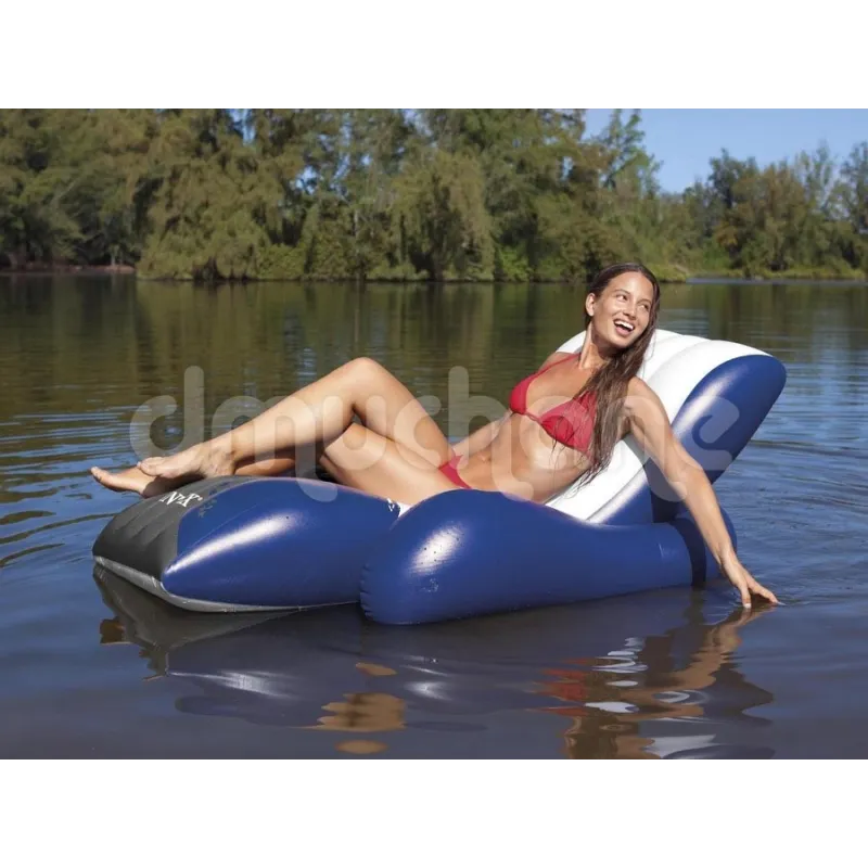 Colchón inflable azul para natación, perfecto para días de verano en la piscina