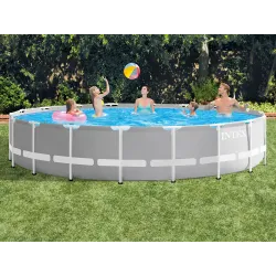 Elegante piscina de jardín 549 x 122 cm para disfrutar en verano