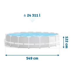 Piscina de jardín perfecta para días de verano en familia