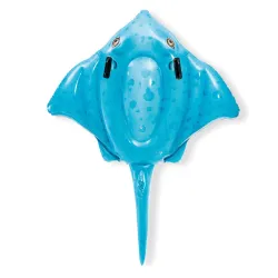 Colchón raya hinchable azul perfecto para relajarse en el agua