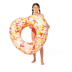 Flotador colorido, ideal para divertirse en el agua
